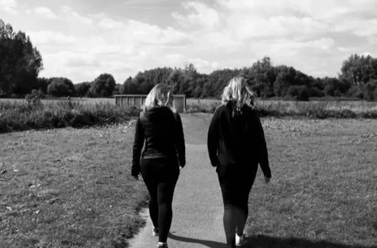 H συνεδρία “walking and talking” είναι μια εναλλακτική μορφή συνεδρίας που γίνεται εν κινήσει!